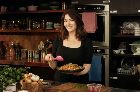 How To Eat: All You Need to Know About Food and Cooking –  A Culinary Symphony Conducted by Nigella Lawson